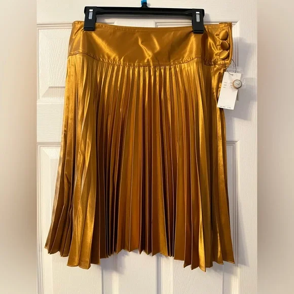 Beautiful Vertigo gold shimmery skirt - Picture 1 of 9
